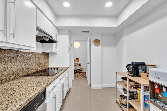 Building Photo - 9381 E Bay Harbor Dr