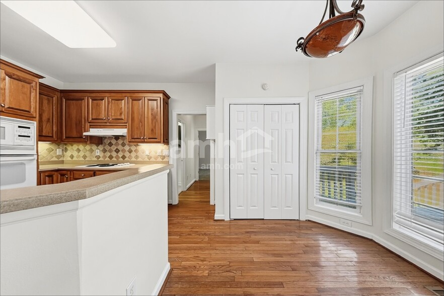 Building Photo - 4030 Belle Meade Cir