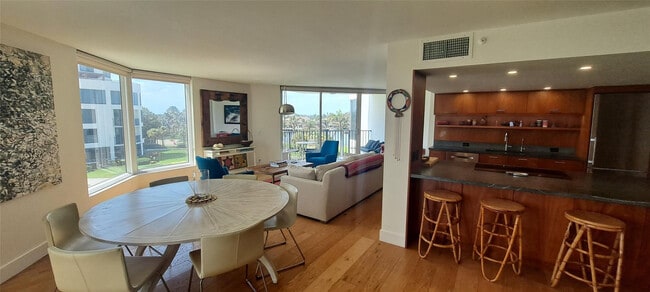 Building Photo - 2565 S Ocean Blvd