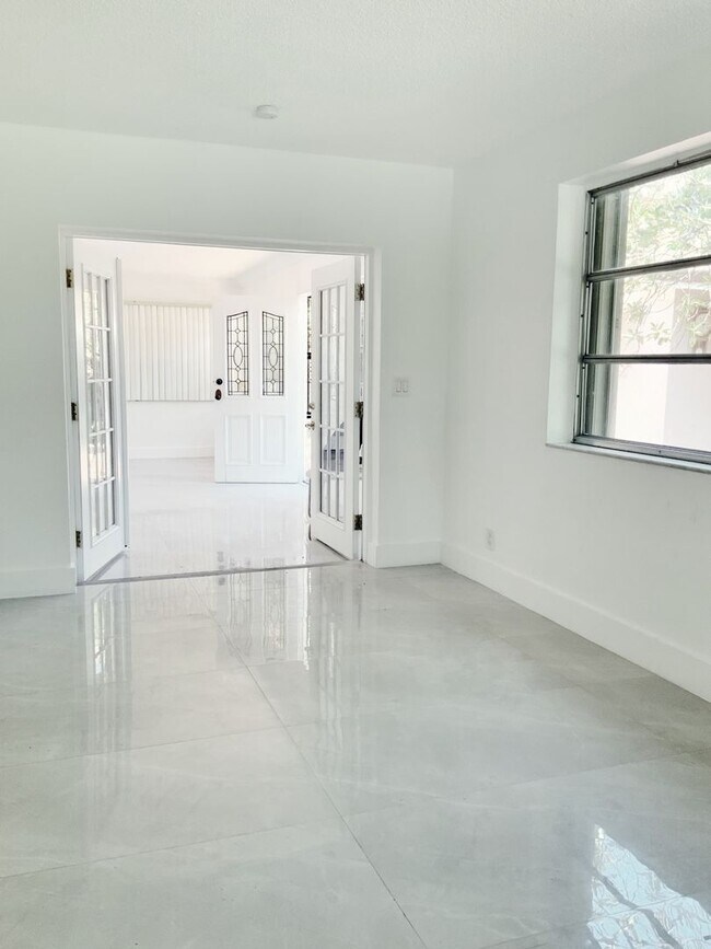 Building Photo - Charming 4-Bedroom, 3-Bath Home – Spacious...