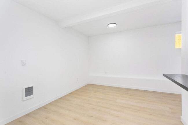 Building Photo - 430 Birch St