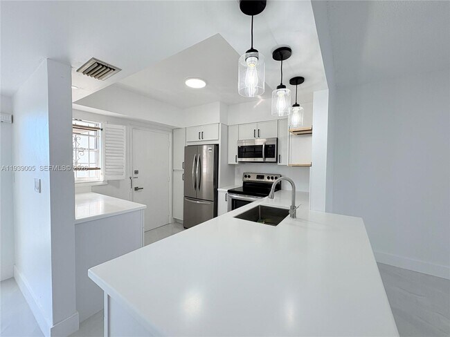 Building Photo - 9159 SW 77th Ave