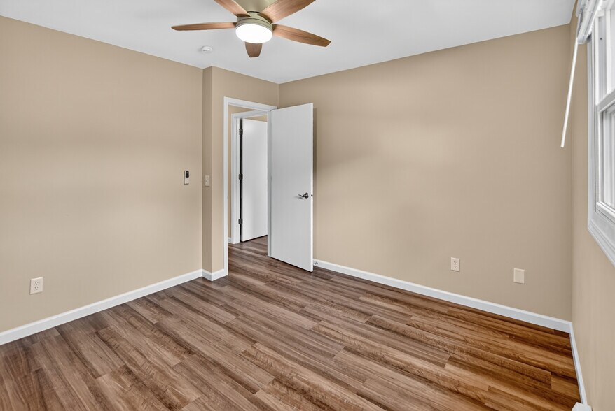 Building Photo - 5110 Pebblebrook Dr