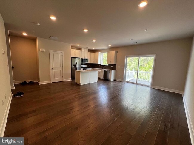 Building Photo - 327 Foundry St