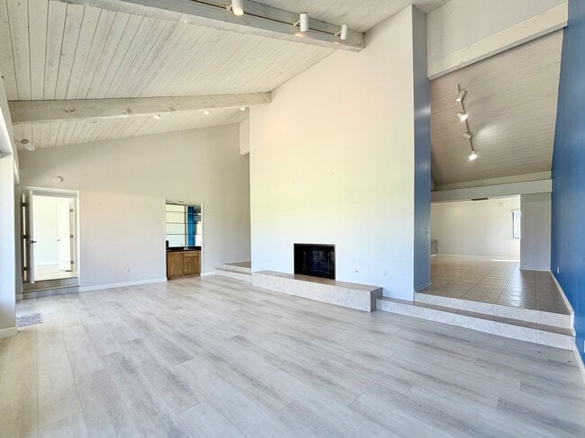 Building Photo - 34983 Mission Hills Dr