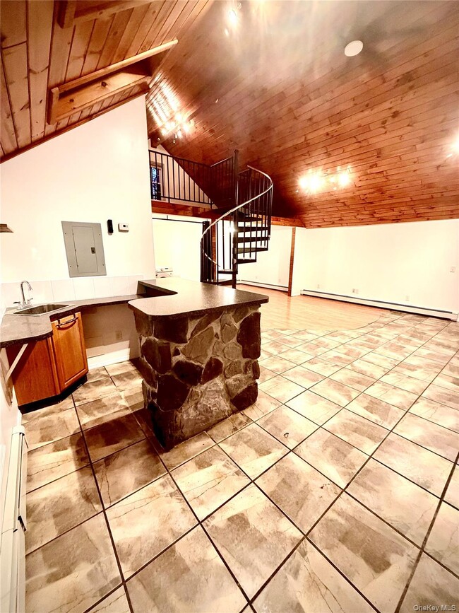 Building Photo - 13 Spring St