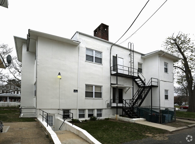 Building Photo - 710 Grand Ave