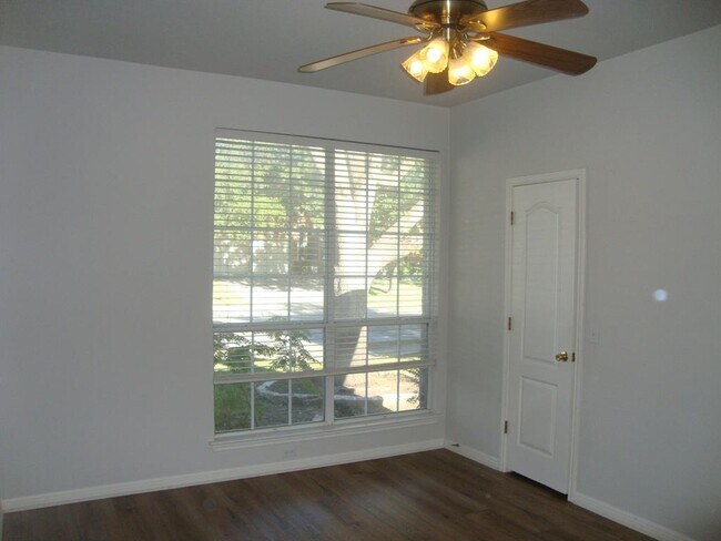 Building Photo - 503 Ambrose Dr