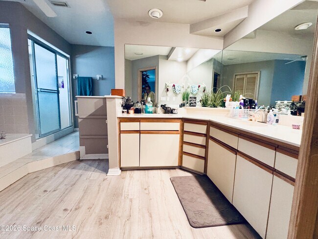 Building Photo - 2065 Thistle Dr