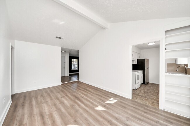 Building Photo - 4519 Reynaldo Dr