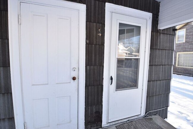 Building Photo - Studio apartment in Dowagiac