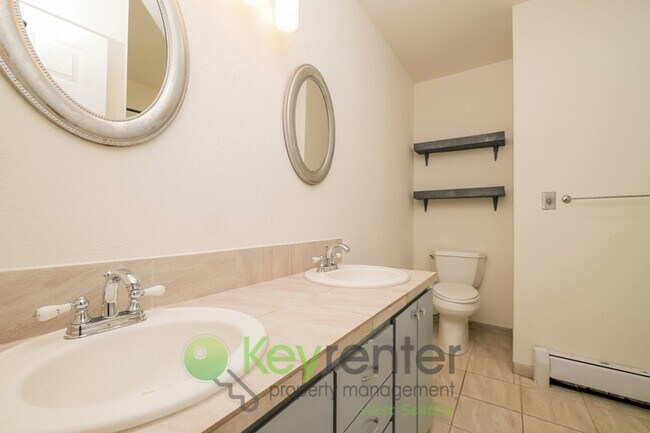 Building Photo - Versatile 5 Bedroom Retreat with Office and Outdoor Living in Burien