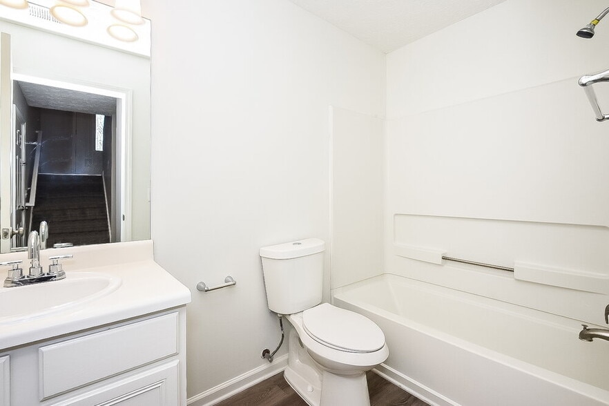 Building Photo - 3716 Crescent Hill Ln