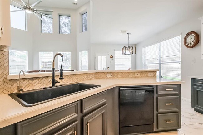 Building Photo - 7015 Timber Edge Ln