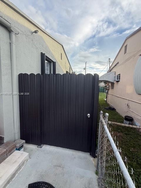 Building Photo - 822 W 30th St