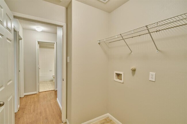Building Photo - 3733 Breckenridge Dr