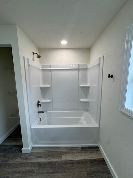 Building Photo - 2020 Atlantis Dr