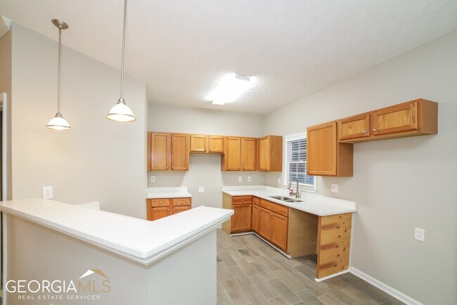 Building Photo - 878 Glynn Oaks Dr