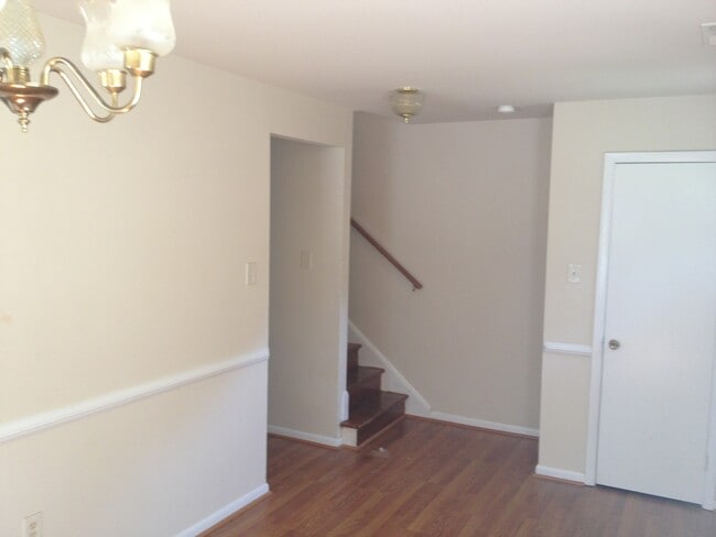 Building Photo - 4 Bedroom Townhouse - Chesterfield