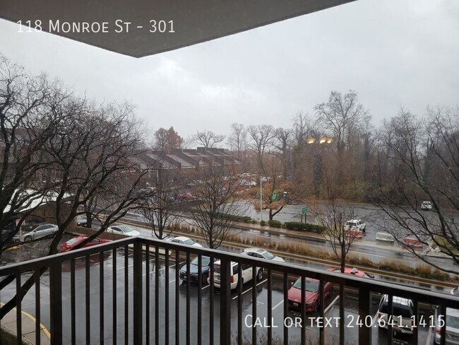 Building Photo - 118 Monroe St