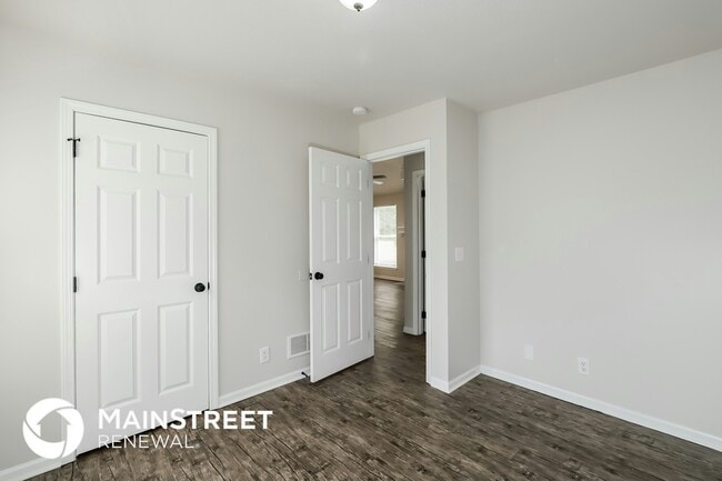 Building Photo - 7303 Oak St