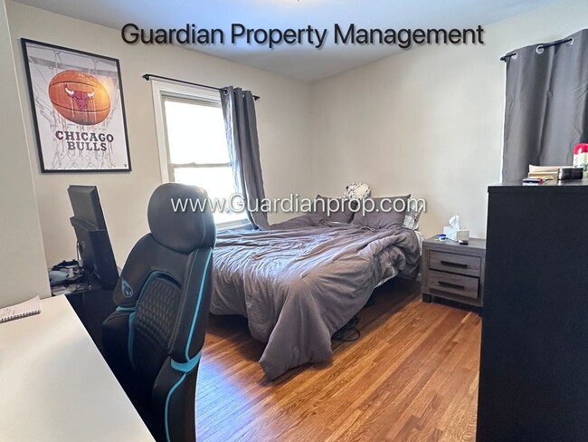 Building Photo - St Louis Park Single Family Home, Large Yard, 1 Car Garage, 3 Season Porch, W/D