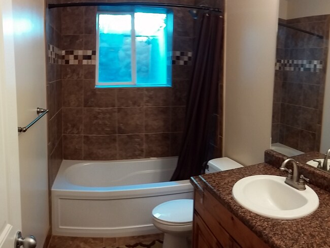 Building Photo - Spacious Alpine Home w/ Separate Basement ...