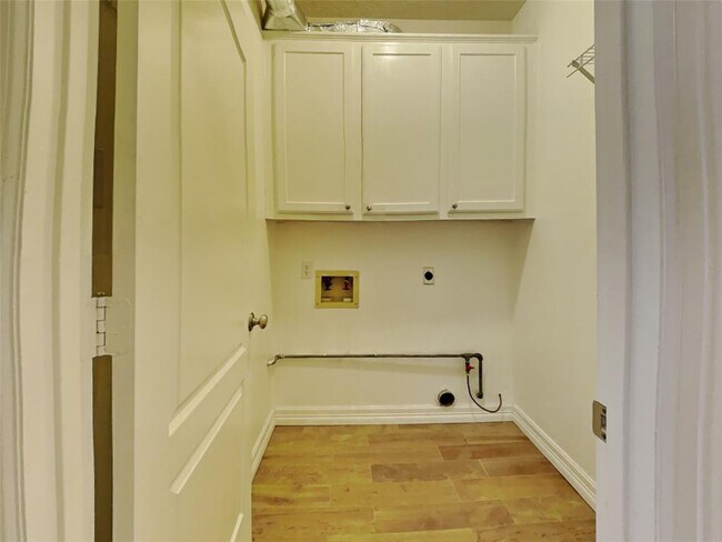 Building Photo - 1306 Silverleaf Dr