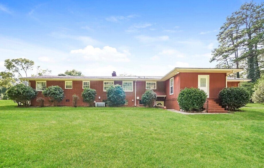 Building Photo - 208 N Milford Dr