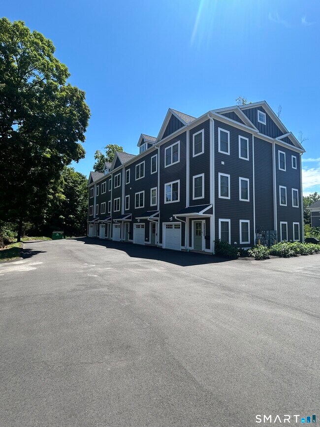 Building Photo - 250 S Main St