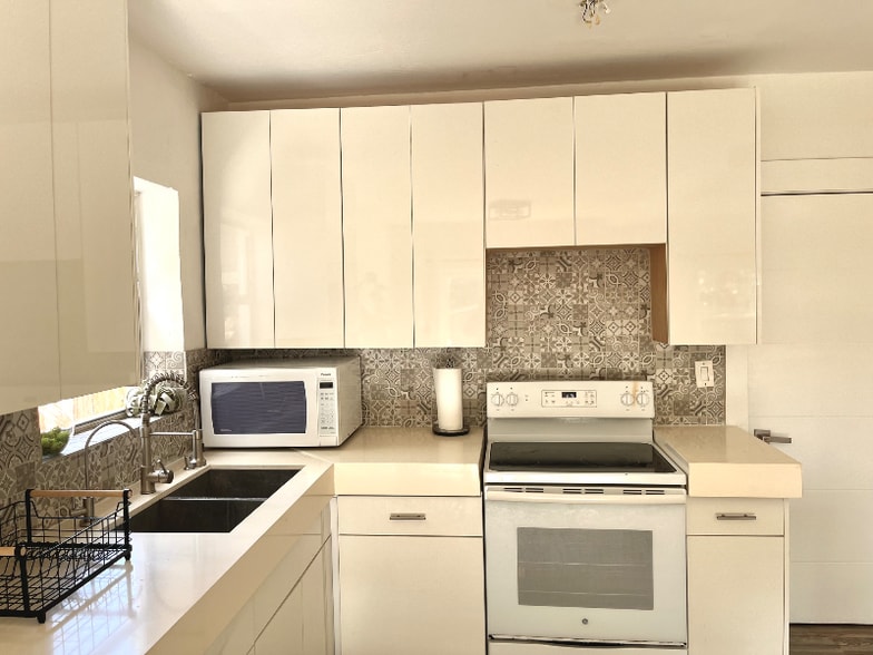 Building Photo - 679 NE 87th St