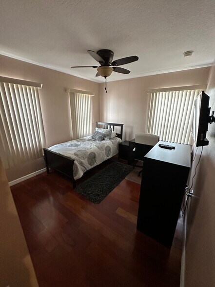 Building Photo - 246 Verdi St