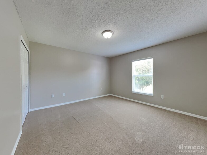 Building Photo - 2665 Whispering Trails Dr
