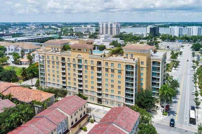 Building Photo - 403 S Sapodilla Ave