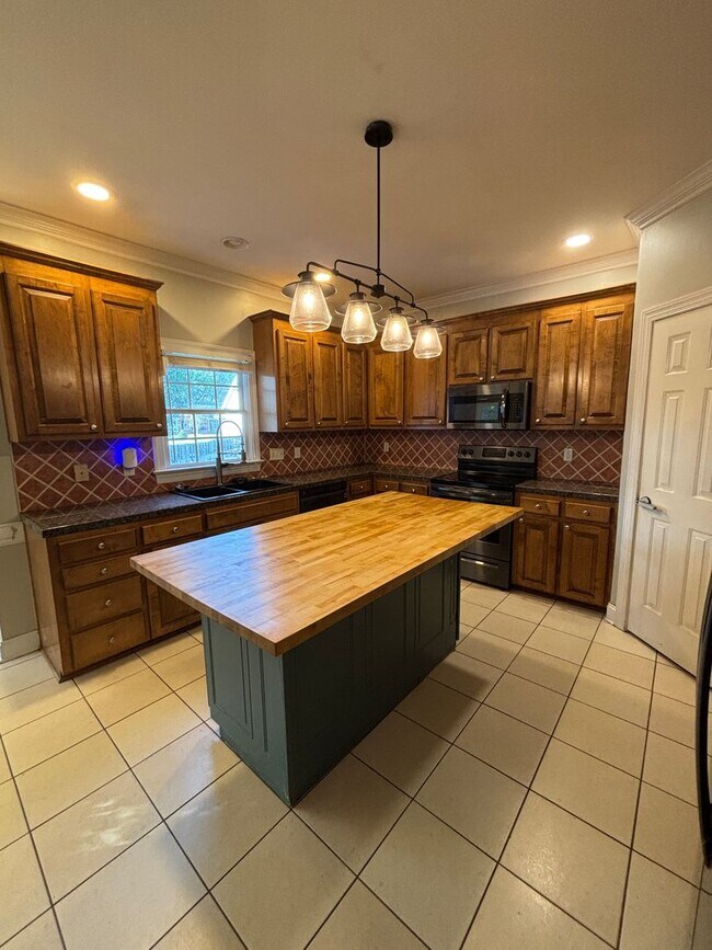 Building Photo - 522 Saint Helene Ct