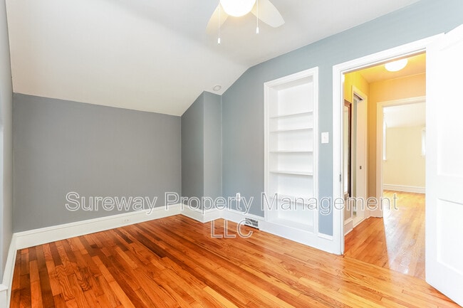 Building Photo - 404 Strawbridge Ave