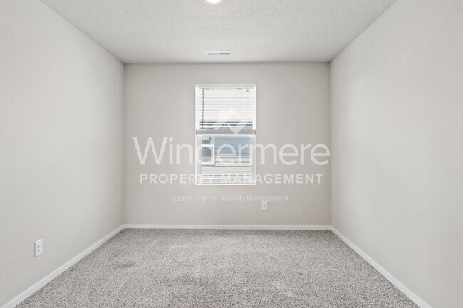 Building Photo - Beautiful New DR Horton 4 Bed 2.5 Bath Hom...