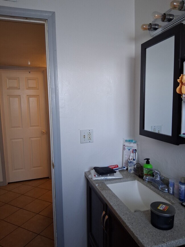 Building Photo - 7205 E Bellingham Dr