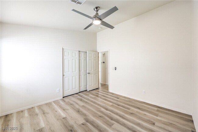 Building Photo - 1851 Vista Pointe Ave