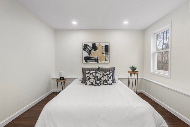 Building Photo - 7 Old North Rd