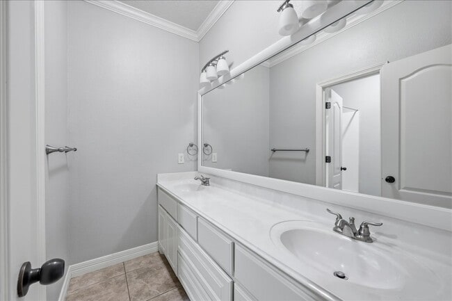 Building Photo - 102 Remington Cir