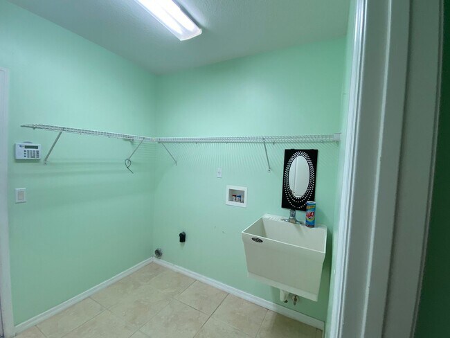 Building Photo - 12934 Colonnade Cir