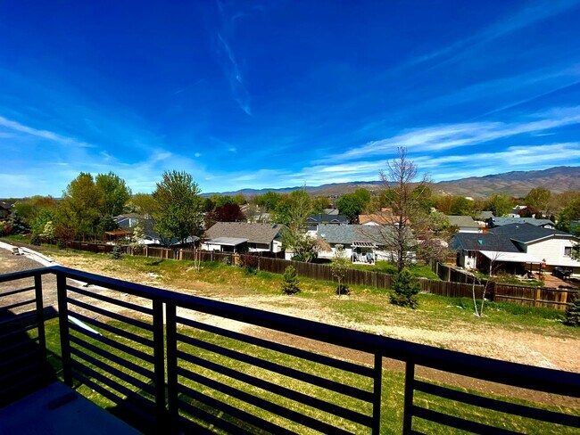 Building Photo - Close to Micron, 3 Bedroom 3 bath w/ a Million Dollar View!