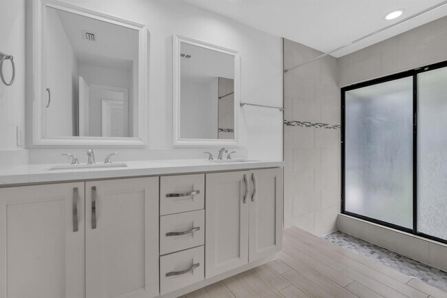 Building Photo - 6878 Entrada Pl