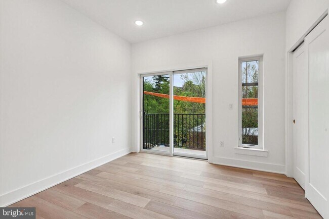 Building Photo - 367 W Hortter St