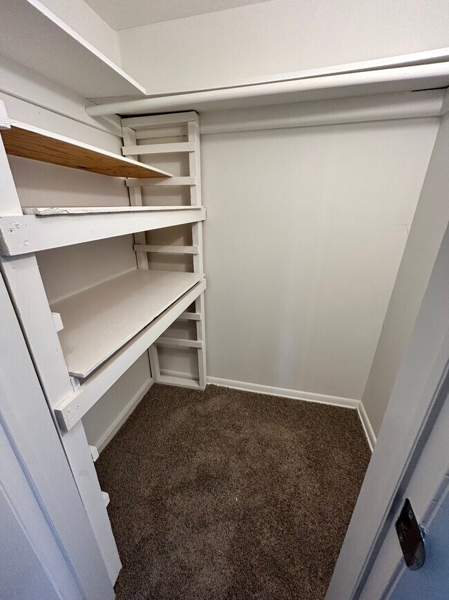 Closet 2 - 3 Florence Tollgate Plz