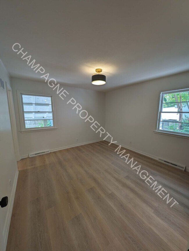 Building Photo - Modern Home in Waldo