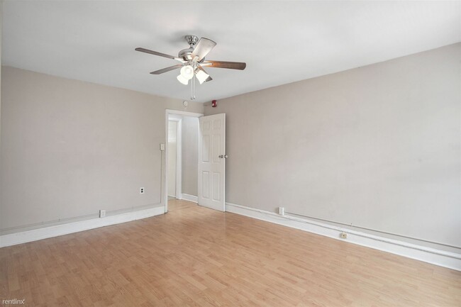 Building Photo - 1 br, 1 bath Triplex - 1707 N Gratz ST Uni...