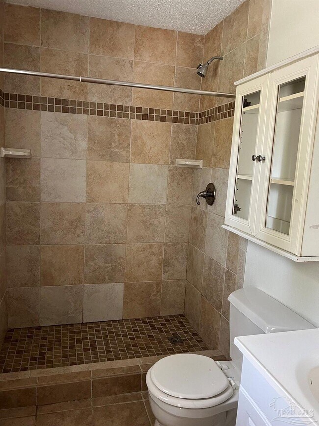 Building Photo - 3244 Maplewood Dr