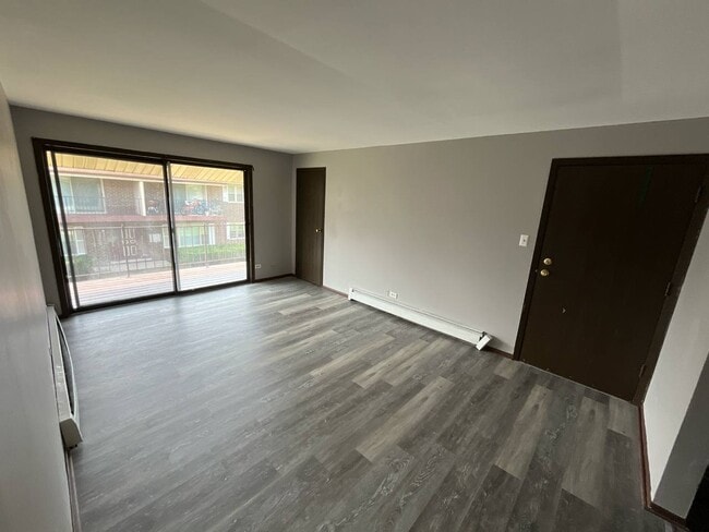 Building Photo - 14803 Kilpatrick Ave